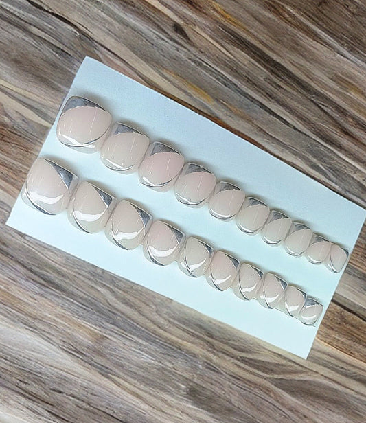 Chrome Kiss shorties 💋